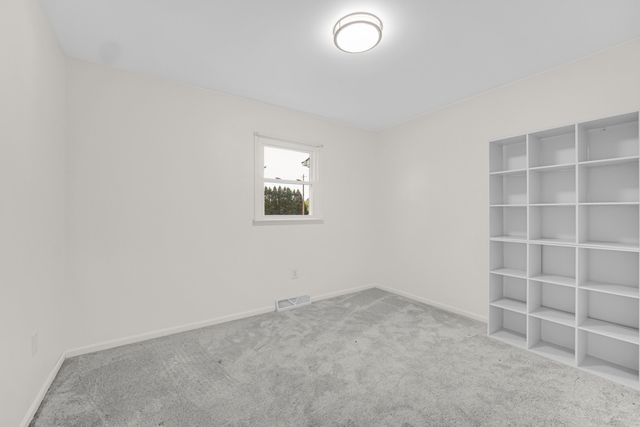 267 W 100 S, Valparaiso, IN 46385