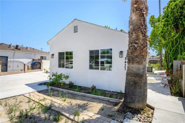 8435 Rincon Avenue, Sun Valley, CA 91352