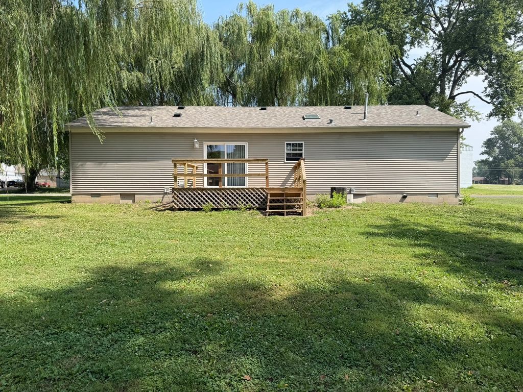 Image 2 of property listing at 527 W 6th Street, Centralia, IL 62801