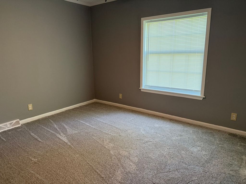 Image 13 of property listing at 527 W 6th Street, Centralia, IL 62801
