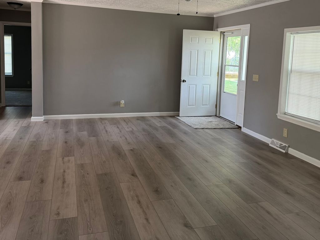 Image 9 of property listing at 527 W 6th Street, Centralia, IL 62801