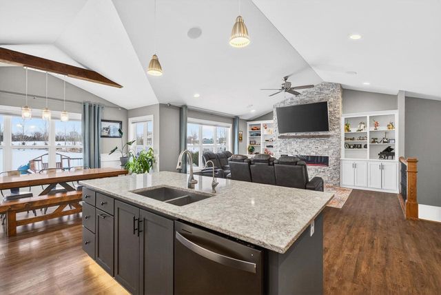 2226 LADDIE TRAIL, De Pere, WI 54115