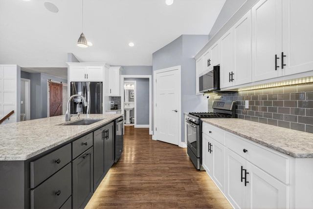 2226 LADDIE TRAIL, De Pere, WI 54115