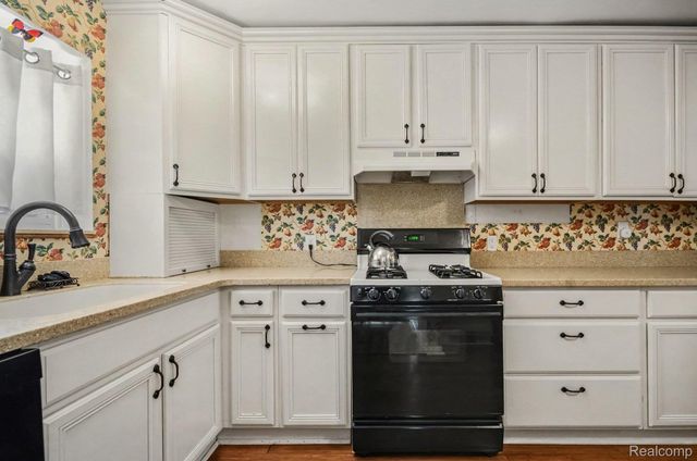 473 Calvin Avenue, Grosse Pointe Farms, MI 48236
