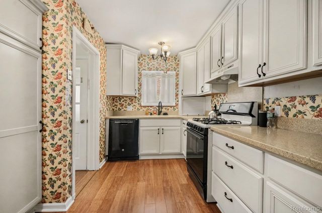 473 Calvin Avenue, Grosse Pointe Farms, MI 48236
