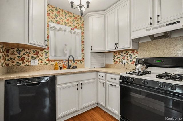 473 Calvin Avenue, Grosse Pointe Farms, MI 48236