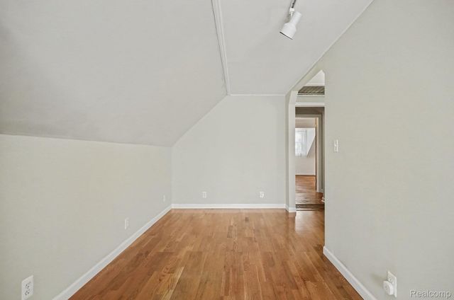 473 Calvin Avenue, Grosse Pointe Farms, MI 48236