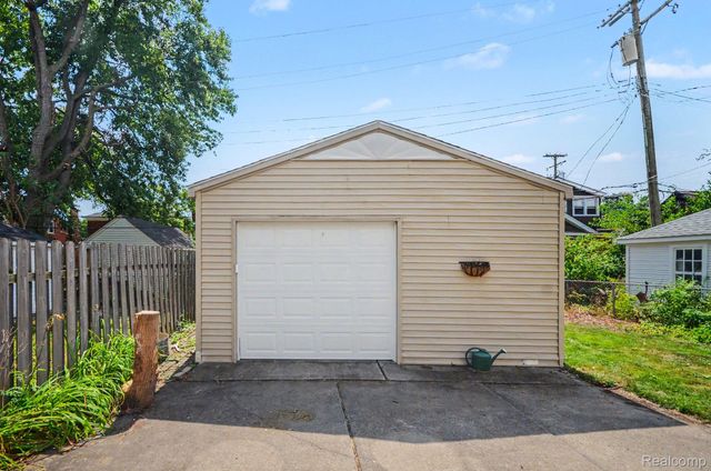 473 Calvin Avenue, Grosse Pointe Farms, MI 48236