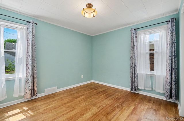 473 Calvin Avenue, Grosse Pointe Farms, MI 48236