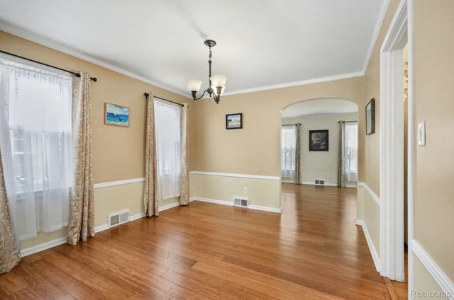 473 Calvin Avenue, Grosse Pointe Farms, MI 48236