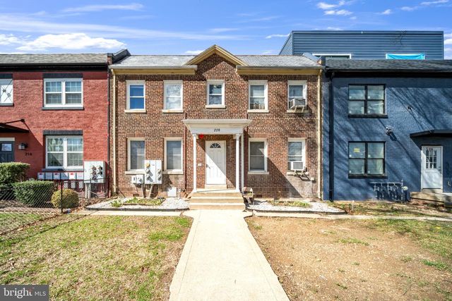 220 21ST ST NE, Washington, DC 20002