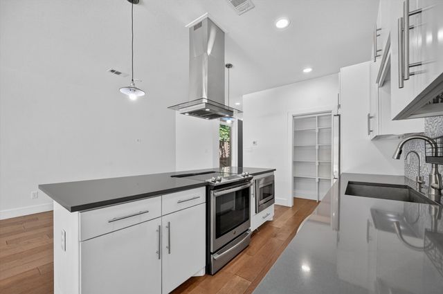 4413 Roseland Avenue, Dallas, TX 75204