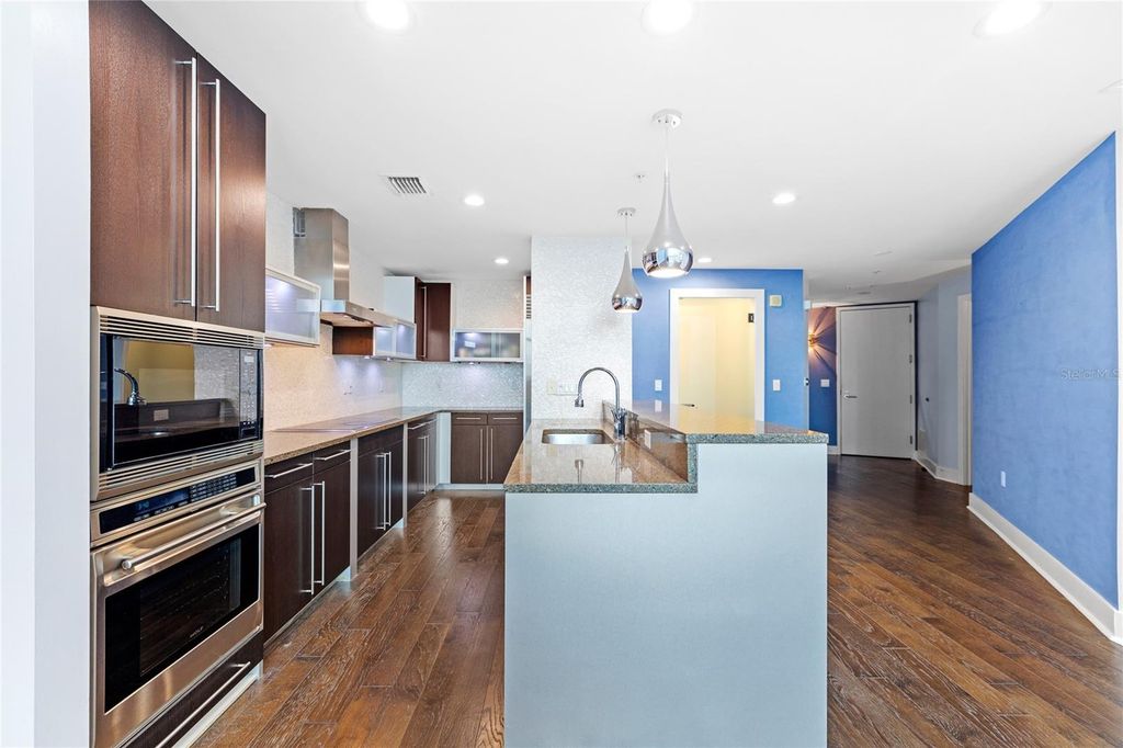 Image 12 of property listing at 260 S OSCEOLA AVENUE 1611, Orlando, FL 32801