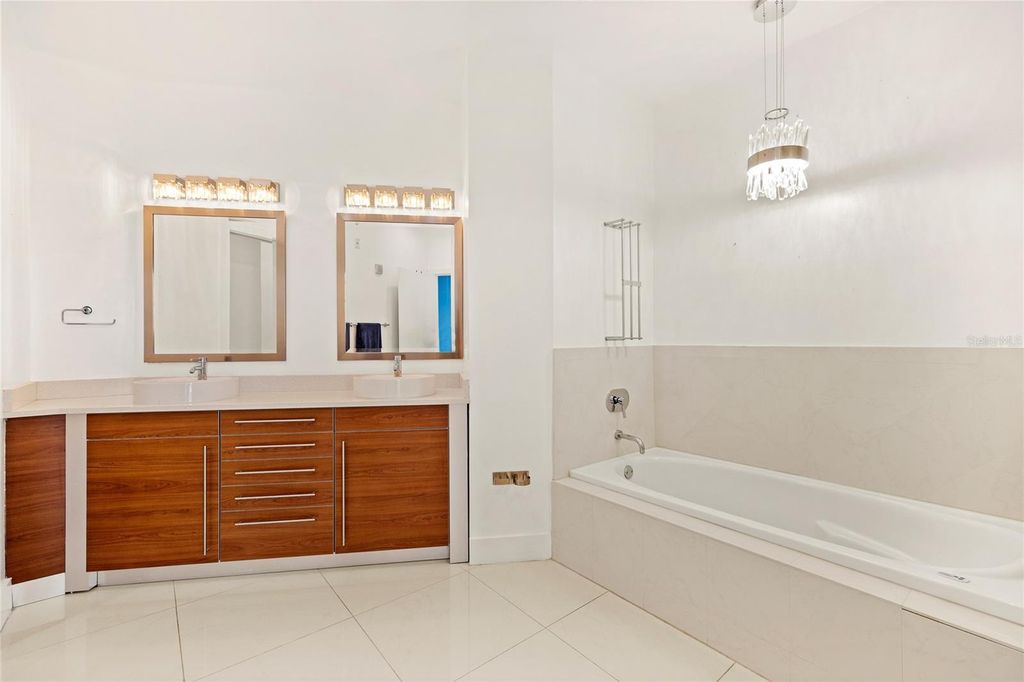 Image 27 of property listing at 260 S OSCEOLA AVENUE 1611, Orlando, FL 32801