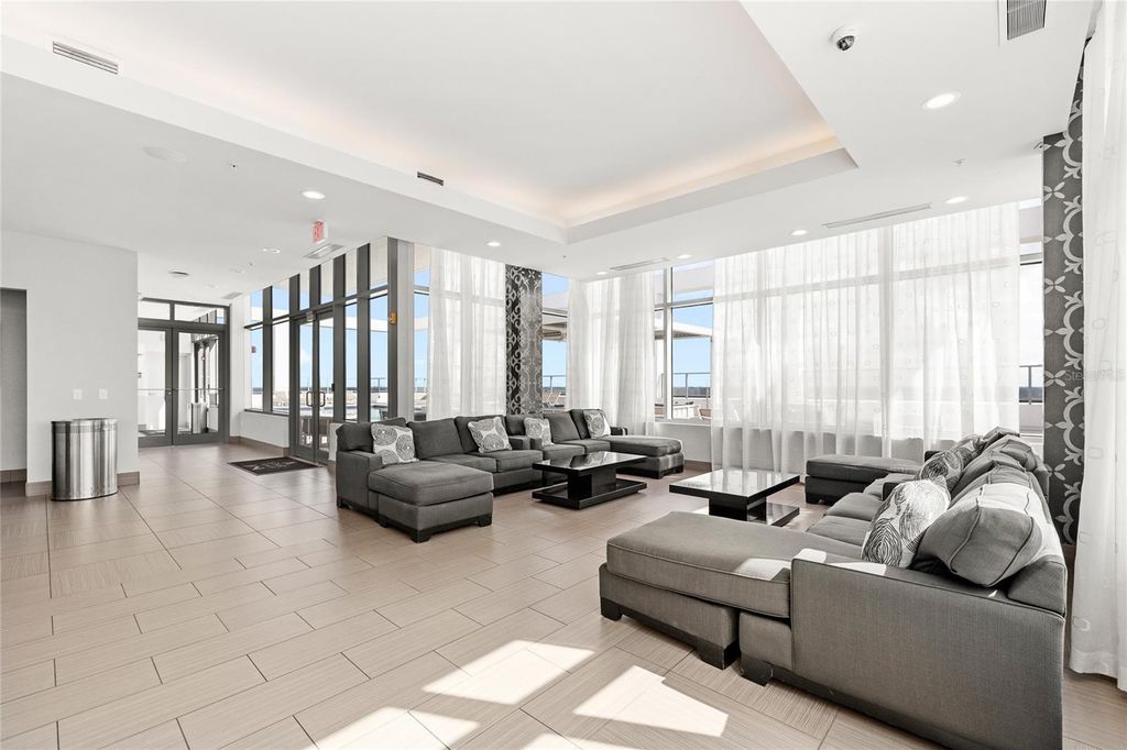 Image 32 of property listing at 260 S OSCEOLA AVENUE 1611, Orlando, FL 32801