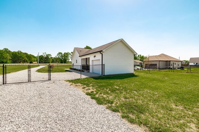 1323 N Corinth Rd, Portland, TN 37148