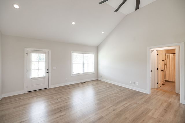 1323 N Corinth Rd, Portland, TN 37148