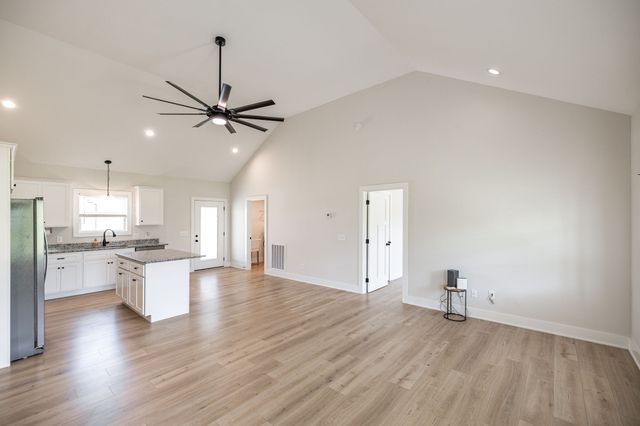 1323 N Corinth Rd, Portland, TN 37148