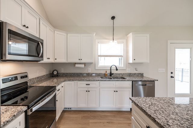 1323 N Corinth Rd, Portland, TN 37148