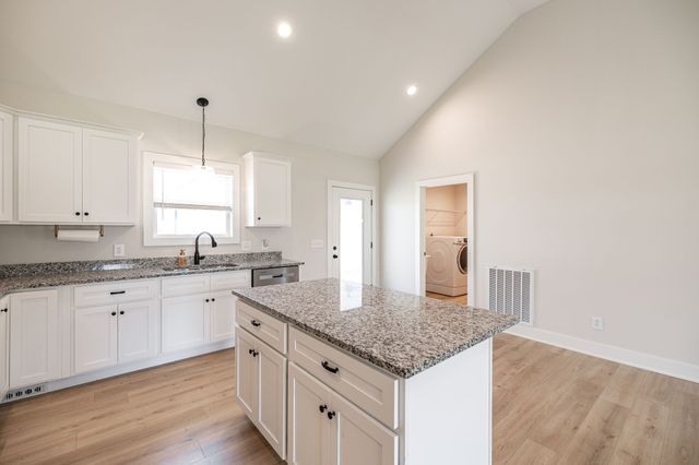 1323 N Corinth Rd, Portland, TN 37148