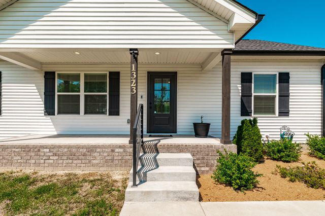 1323 N Corinth Rd, Portland, TN 37148