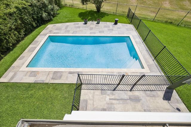 12313 White Oak Point, Conroe, TX 77304