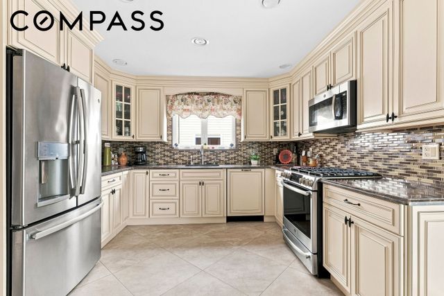 78 Kennington Street, New York City, NY 10308