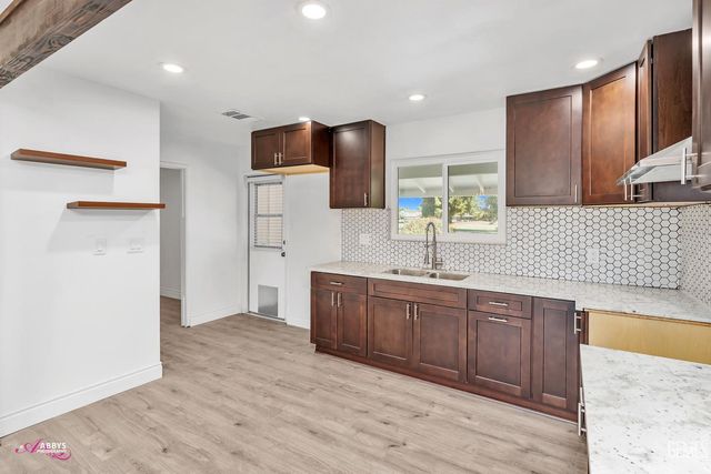 6104 Bel Aire Way, Bakersfield, CA 93309