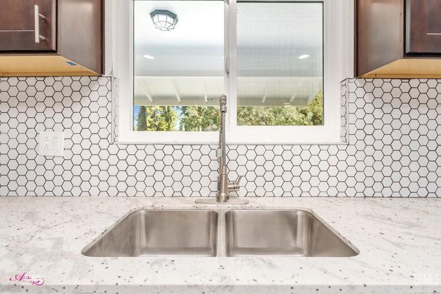 6104 Bel Aire Way, Bakersfield, CA 93309