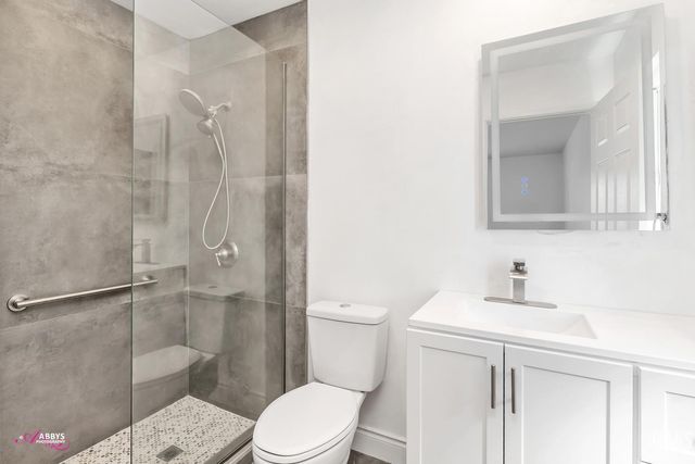 6104 Bel Aire Way, Bakersfield, CA 93309