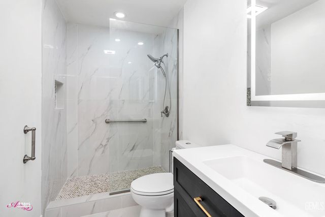 6104 Bel Aire Way, Bakersfield, CA 93309