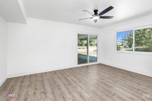 6104 Bel Aire Way, Bakersfield, CA 93309