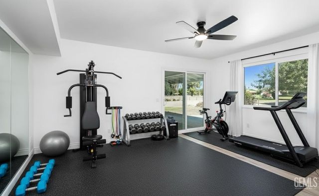 6104 Bel Aire Way, Bakersfield, CA 93309