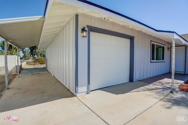 6104 Bel Aire Way, Bakersfield, CA 93309