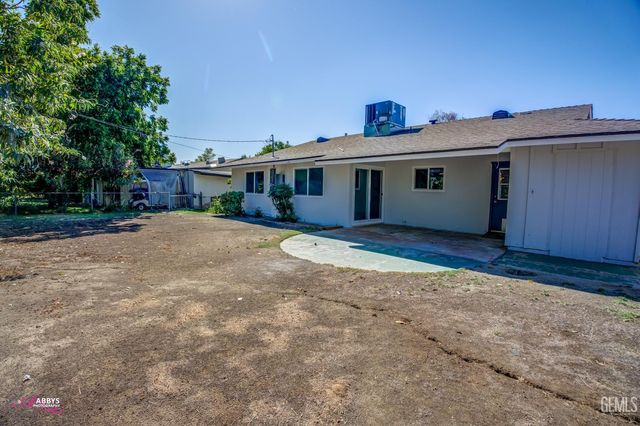 6104 Bel Aire Way, Bakersfield, CA 93309