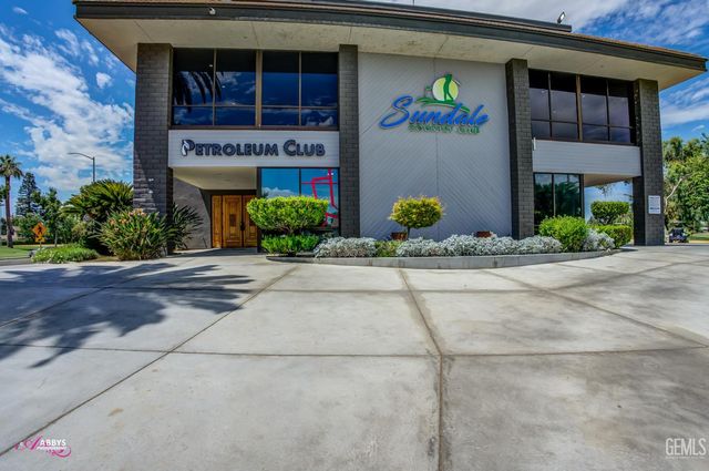 6104 Bel Aire Way, Bakersfield, CA 93309