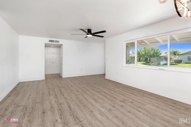 6104 Bel Aire Way, Bakersfield, CA 93309