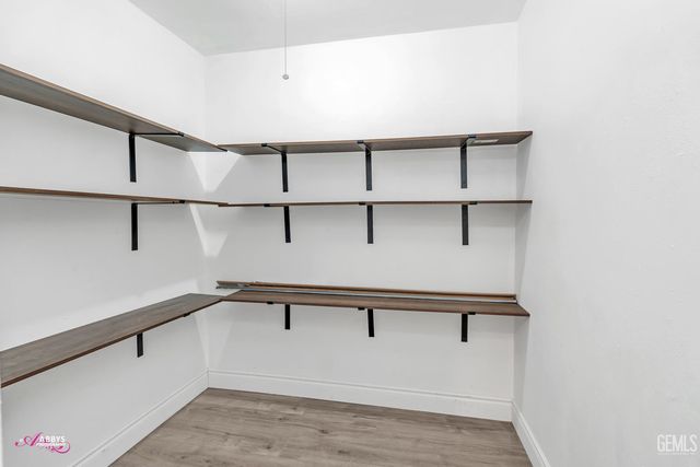 6104 Bel Aire Way, Bakersfield, CA 93309