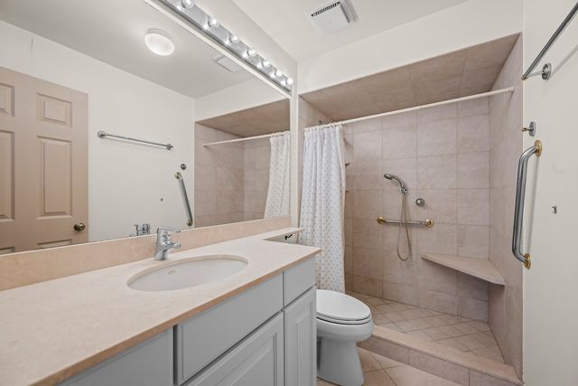 1280 RUDOLPH Road 1F, Northbrook, IL 60062