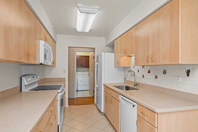 1280 RUDOLPH Road 1F, Northbrook, IL 60062