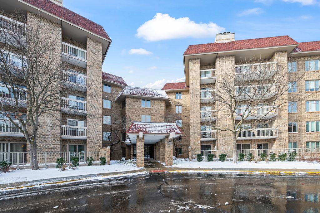 1280 RUDOLPH Road 1F, Northbrook, IL 60062