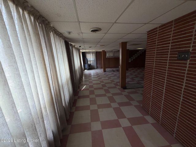 811 S Park Rd, Louisville, KY 40118