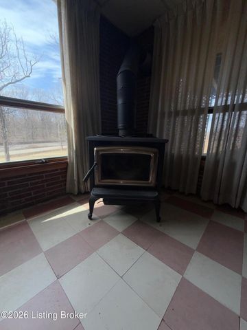 811 S Park Rd, Louisville, KY 40118