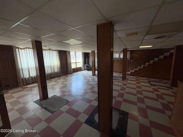 811 S Park Rd, Louisville, KY 40118