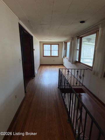 811 S Park Rd, Louisville, KY 40118