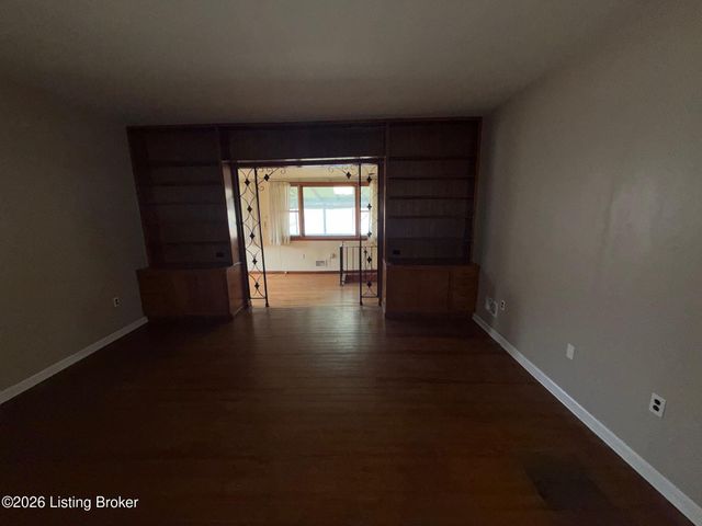 811 S Park Rd, Louisville, KY 40118