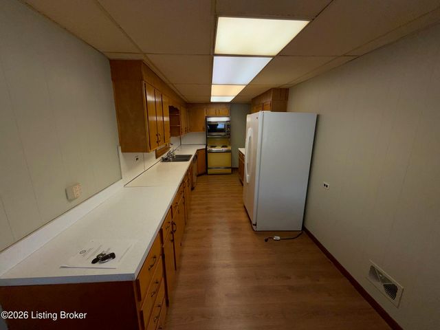 811 S Park Rd, Louisville, KY 40118