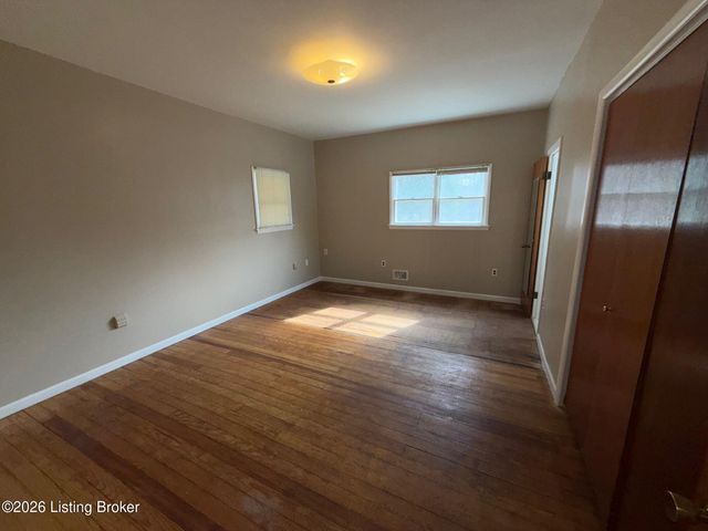 811 S Park Rd, Louisville, KY 40118