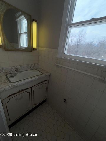 811 S Park Rd, Louisville, KY 40118