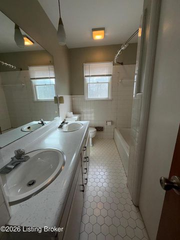 811 S Park Rd, Louisville, KY 40118